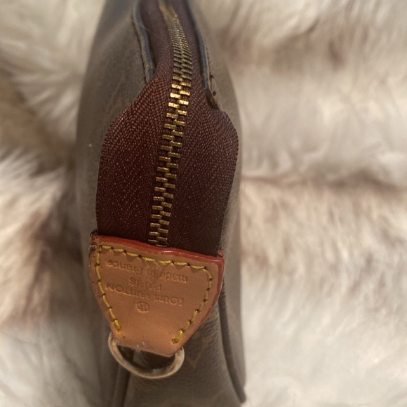 Louis Vuitton Vintage Mini Pouchette🤎 - Picture 9 of 13